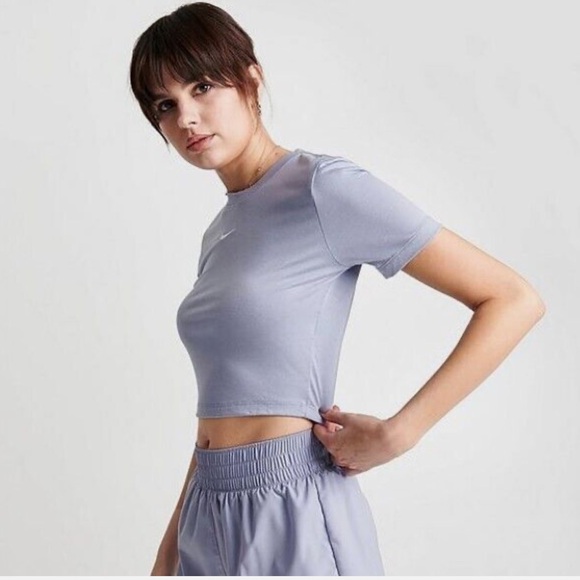 Nike Women's Essential Slim Fit Cropped T-Shirt - Picture 2 of 8